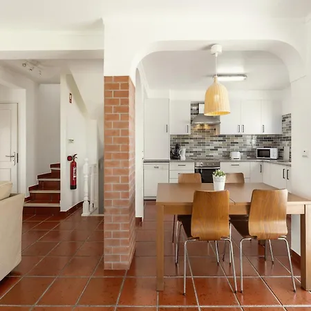 Juno Atouguia Da Baleia